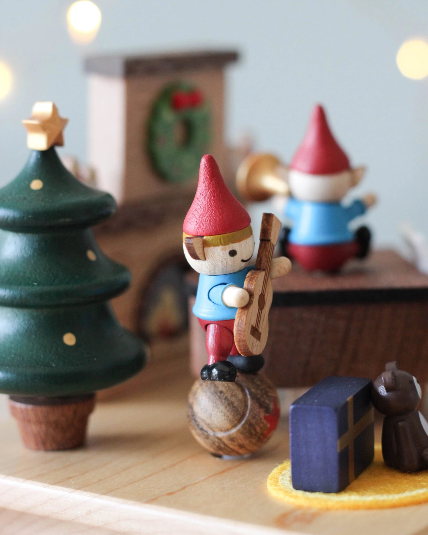 Pre-order: Santa's Christmas Concert Music Box (ships Early November) - Image 5